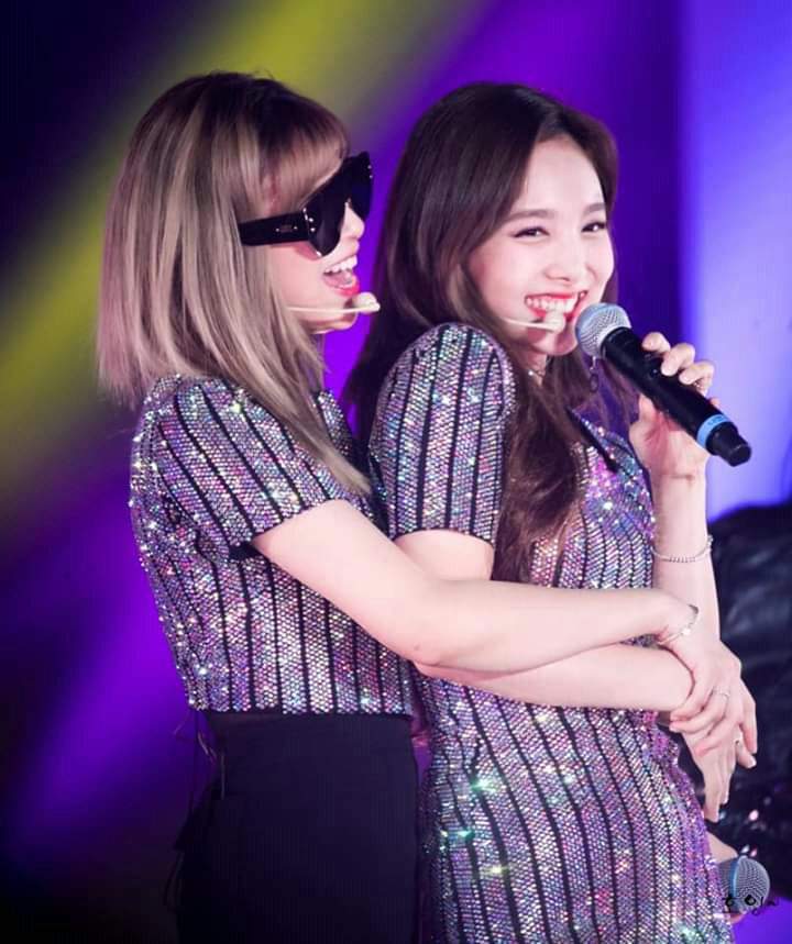 8d740bd1c7270e3ccebaabc5d10998078f60bf25r1-720-859v2_uhq