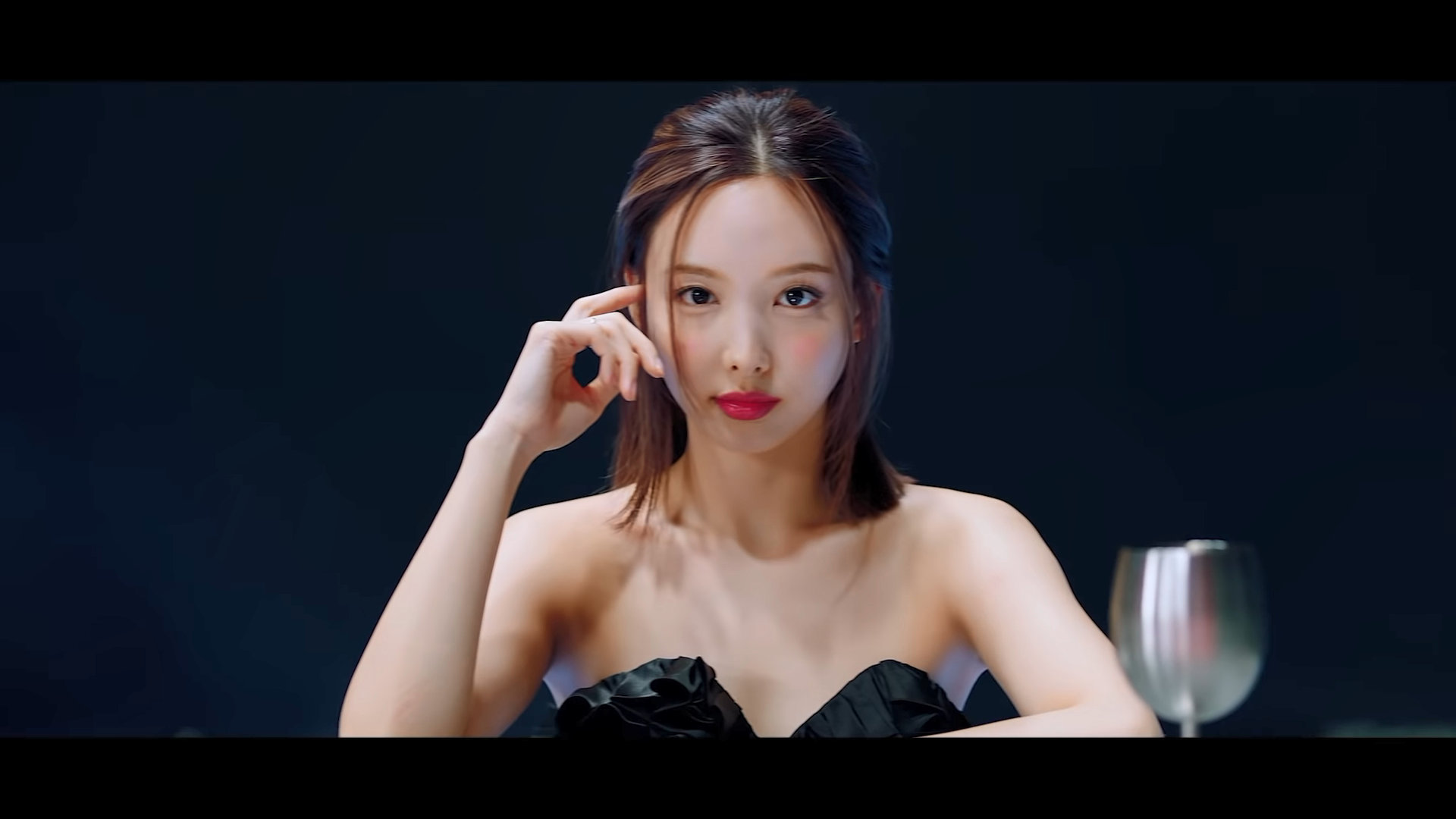Twice_I_cant_stop_me_MV_Teaser_Story_Nayeon_1